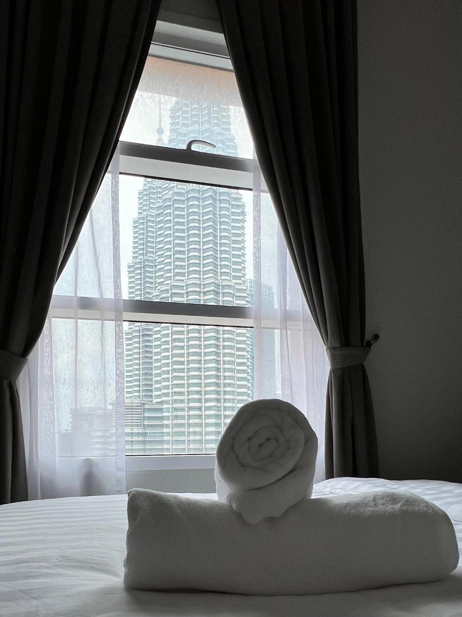 Sky At Klcc By Mitstay
